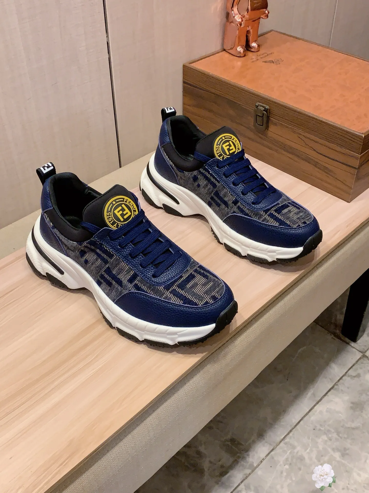 Men's men's shoes💰460💰💰🎩🎩[Lightning][Lightning] "FENDI*" The latest and most popular casual shoes, top brand [Seduce] luxury~purchase, top~quality. [Strong] The upper is made of imported breathable cowhide with material ➕ breathable sheepskin feet (•) and fine workmanship. The original stylish and stylish soft rubber wear-resistant and non-slip outsole is light and comfortable on the feet. The real thing looks better when photographed in person. 111: code: 38-44, 3️⃣ colors selected